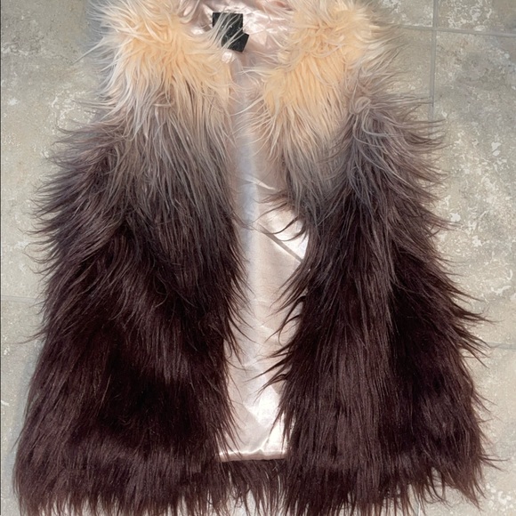 Me Jane faux fur Ombré vest - Picture 7 of 9